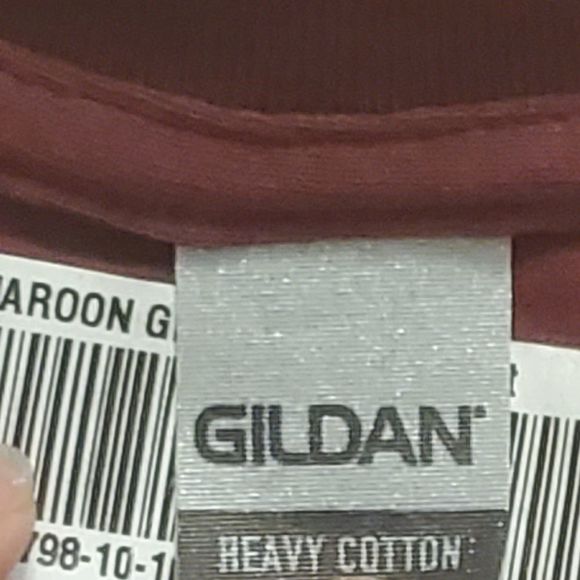 Red Gildan t-shirt - Picture 2 of 4